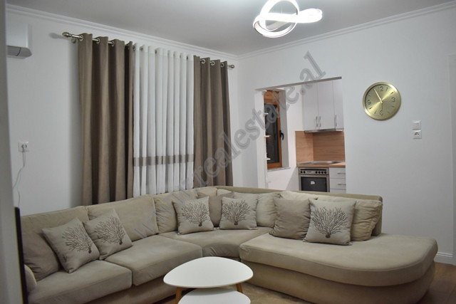 Apartament 3+1 me qira ne rrugen Dervish Hekali shume prane rruges Bardhyl ne Tirane.
Pozicionohet 